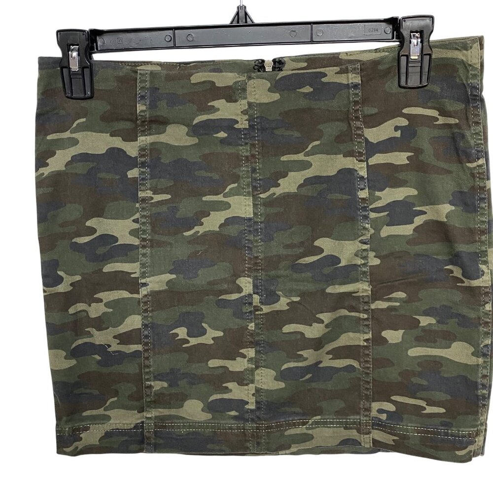 Free Pople Camo Print‎ Mini Skirt With Back Zipper Closure Size 10